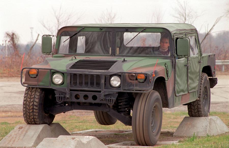  HMMWV M998 1984 года  (фото 1 из 12)